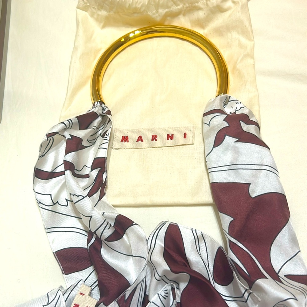 Brand new skarf